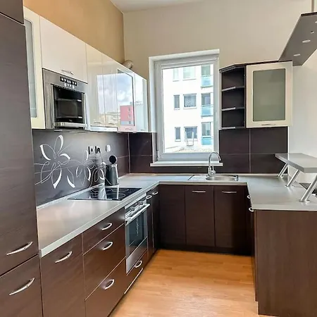 Suro I Garage Parking 24/7 Self Check-in