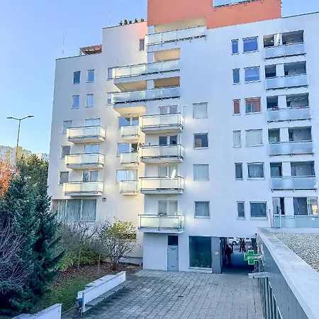 Suro I Garage Parking 24/7 Self Check-in *