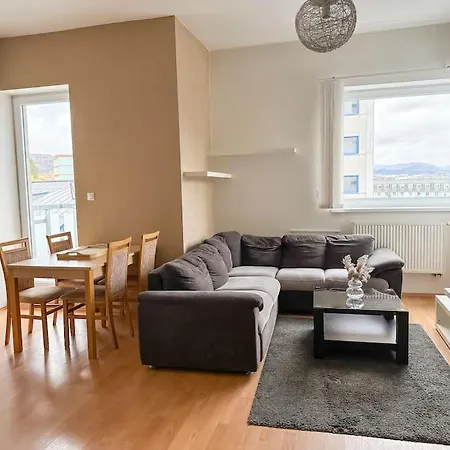 Suro I Garage Parking 24/7 Self Check-in Apartmán Banska Bystrica